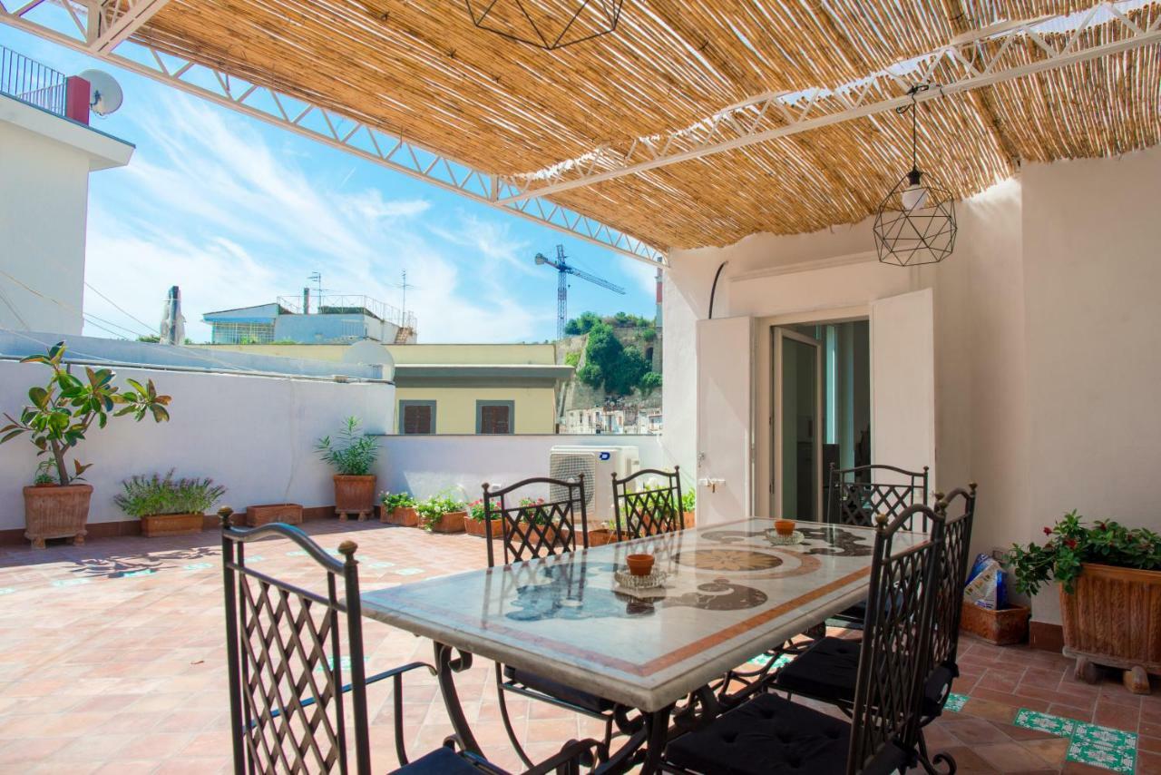 La Terrazza Di Roberta Apartment Napoli Bagian luar foto