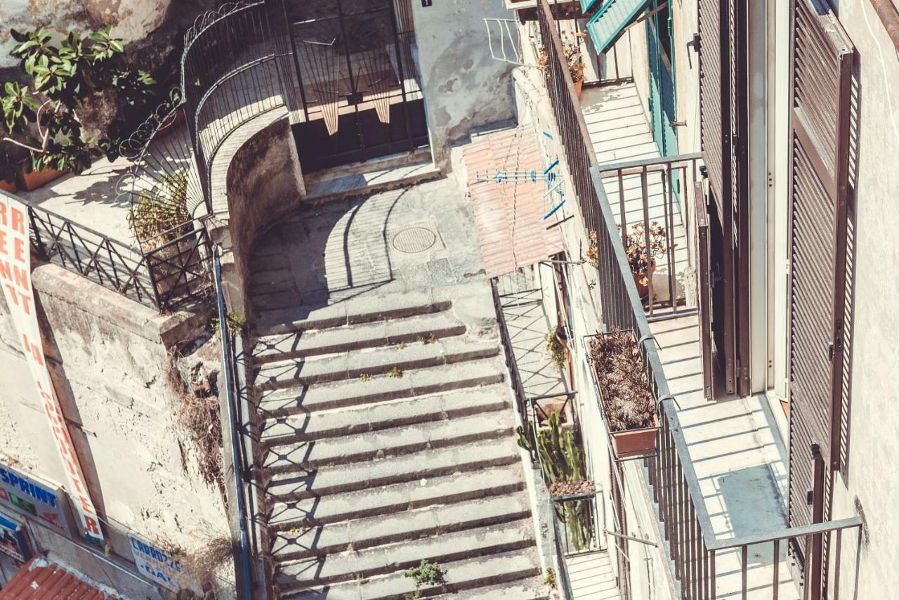 La Terrazza Di Roberta Apartment Napoli Bagian luar foto